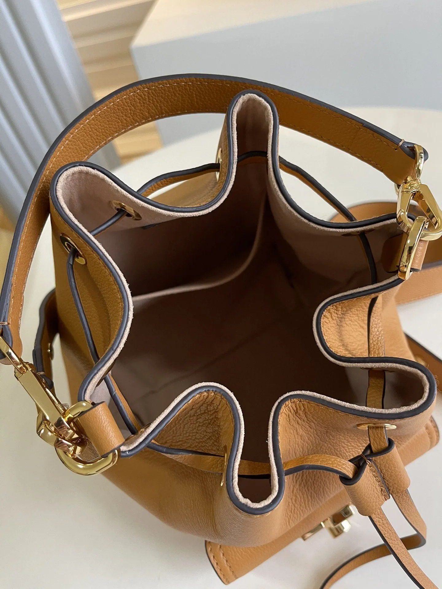 BUCKET SKIN Vuitton Secure transactions Louis BEIGE 23 ARIZONA CALF Shipping guarantee GRAINED LOCKME