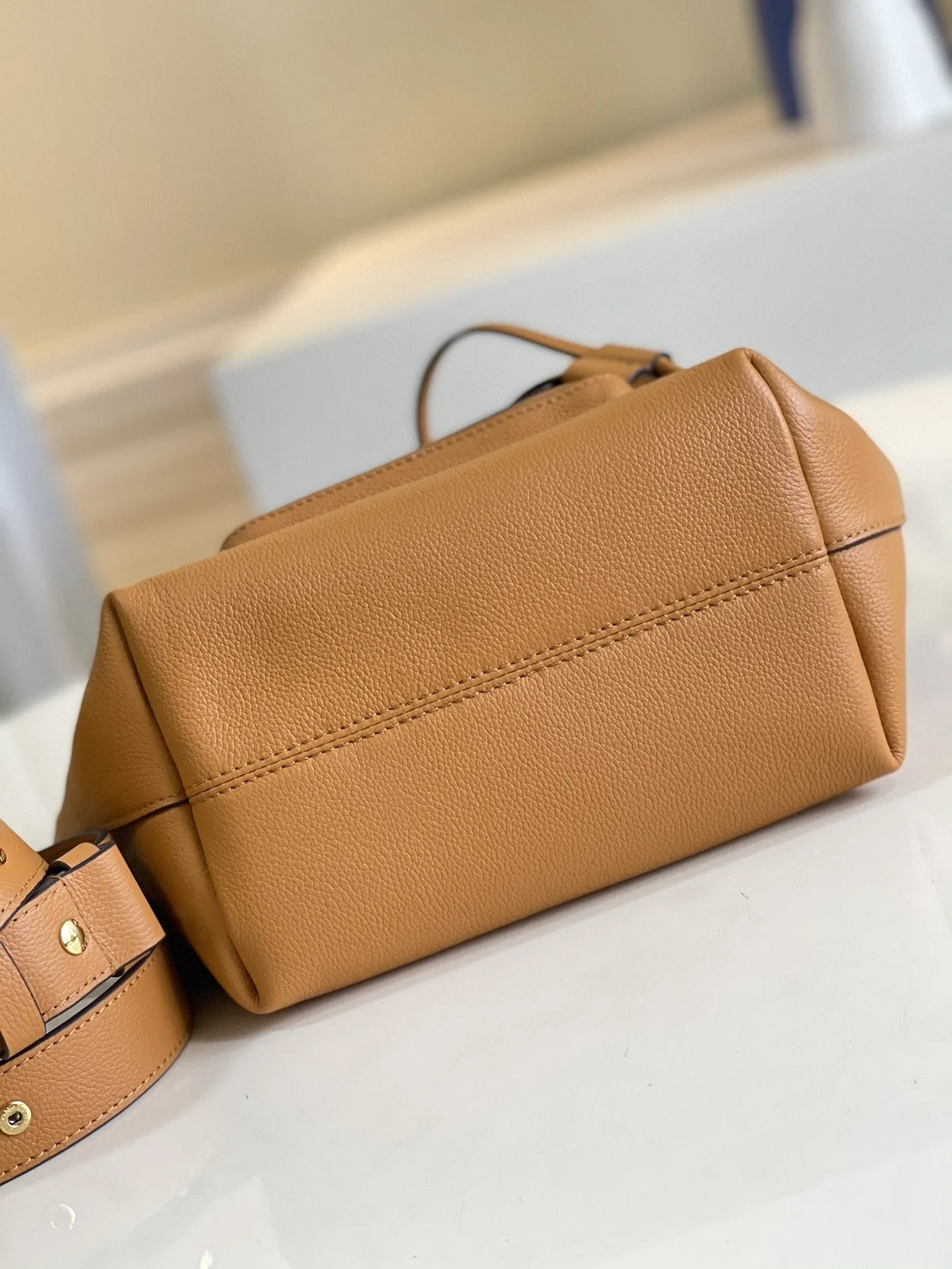 BUCKET SKIN Vuitton Secure transactions Louis BEIGE 23 ARIZONA CALF Shipping guarantee GRAINED LOCKME