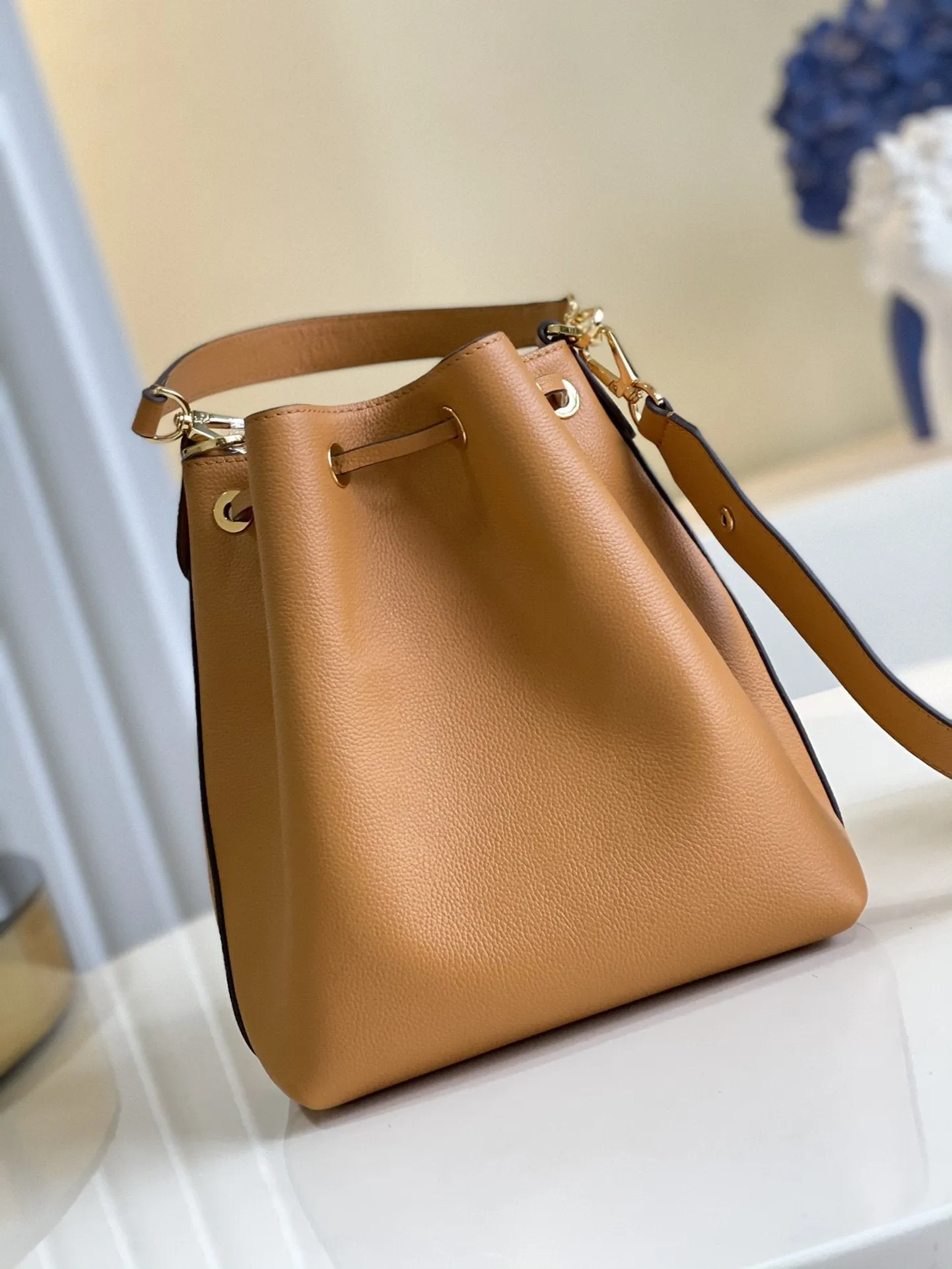 BUCKET SKIN Vuitton Secure transactions Louis BEIGE 23 ARIZONA CALF Shipping guarantee GRAINED LOCKME