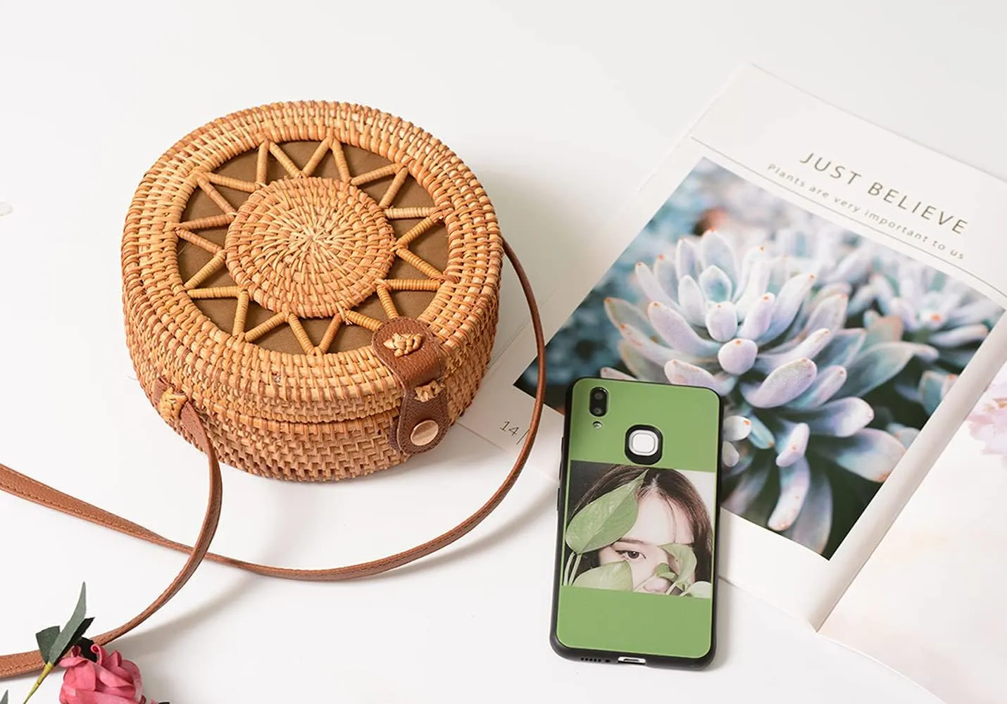 Handwoven Round Rattan Bag Shoulders Natural Chic Hand Tropical Beach Style Woven with Leather Strap