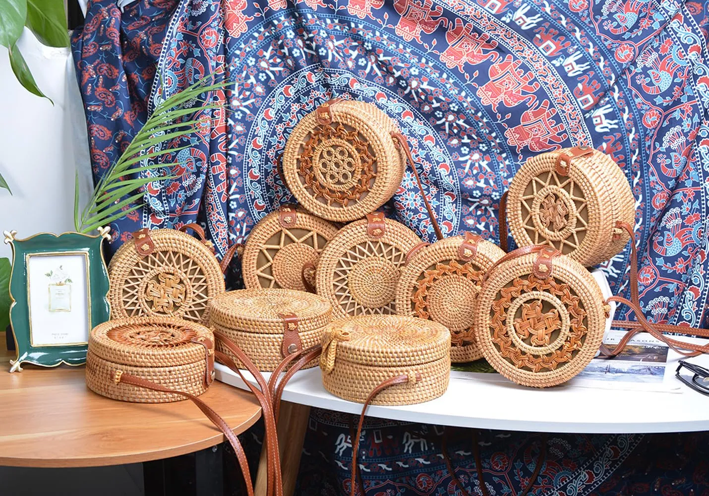 Handwoven Round Rattan Bag Shoulders Natural Chic Hand Tropical Beach Style Woven with Leather Strap