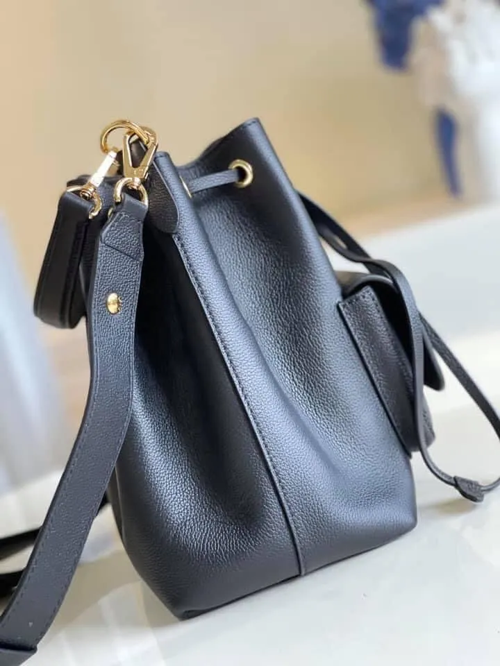 Louis Vuitton lock me bucket bag