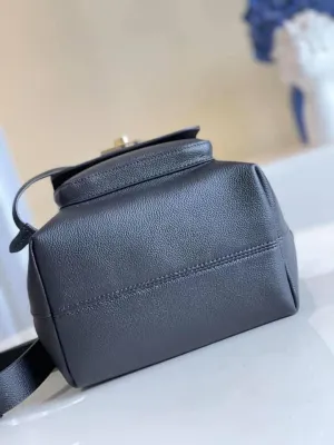 Louis Vuitton lock me bucket bag