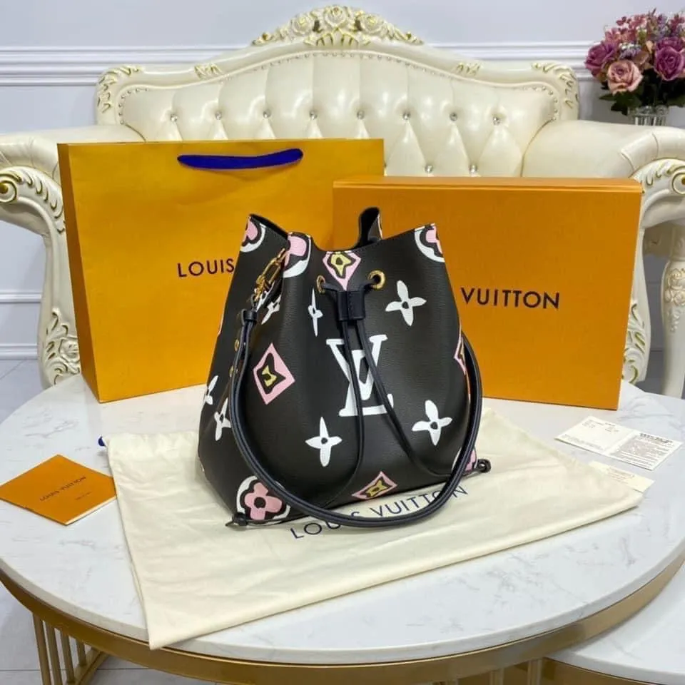 Louis Vuitton NeoNoe MM bag