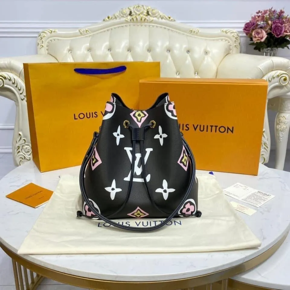 Louis Vuitton NeoNoe MM bag
