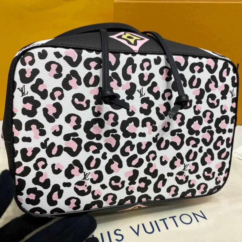 Louis Vuitton NeoNoe MM bag