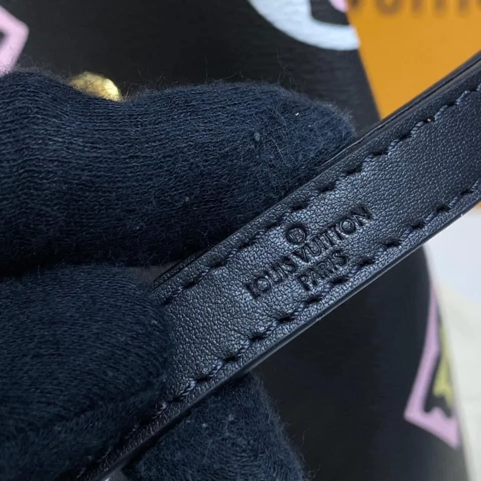 Louis Vuitton NeoNoe MM bag