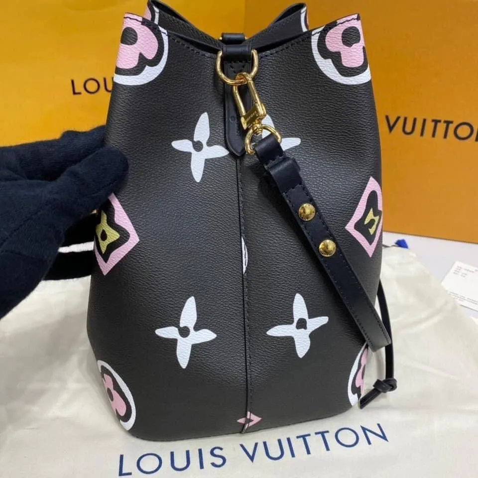 Louis Vuitton NeoNoe MM bag