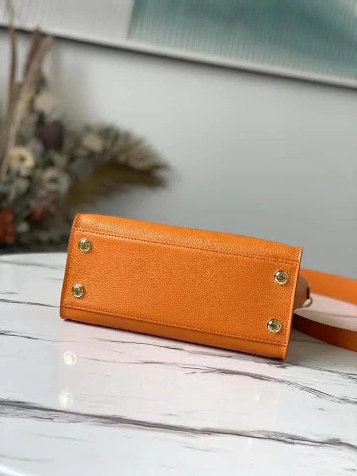 Louis Vuitton- On My side
