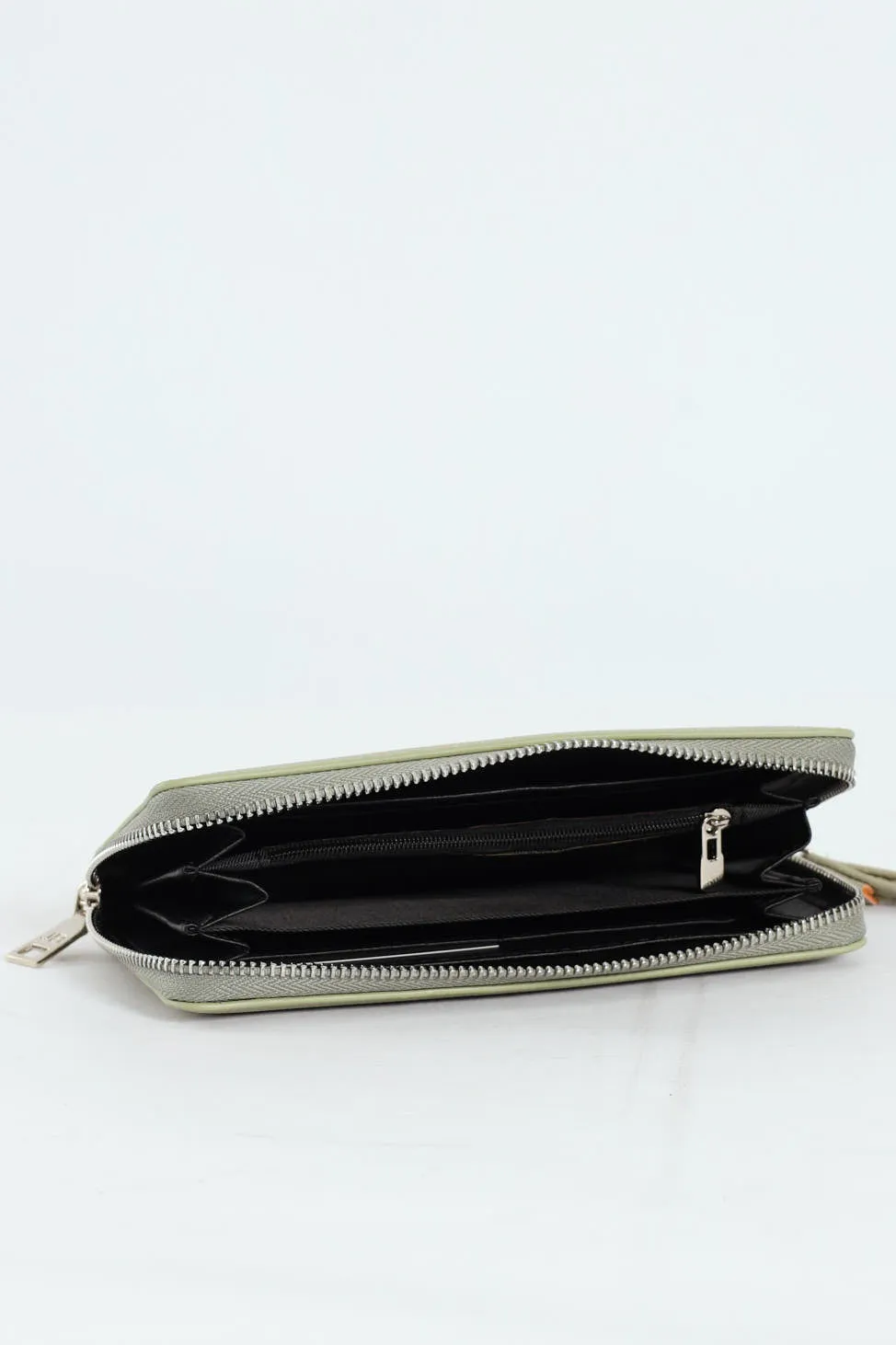 Nikki Pebble Zip Around With Hand Strap - Light Green