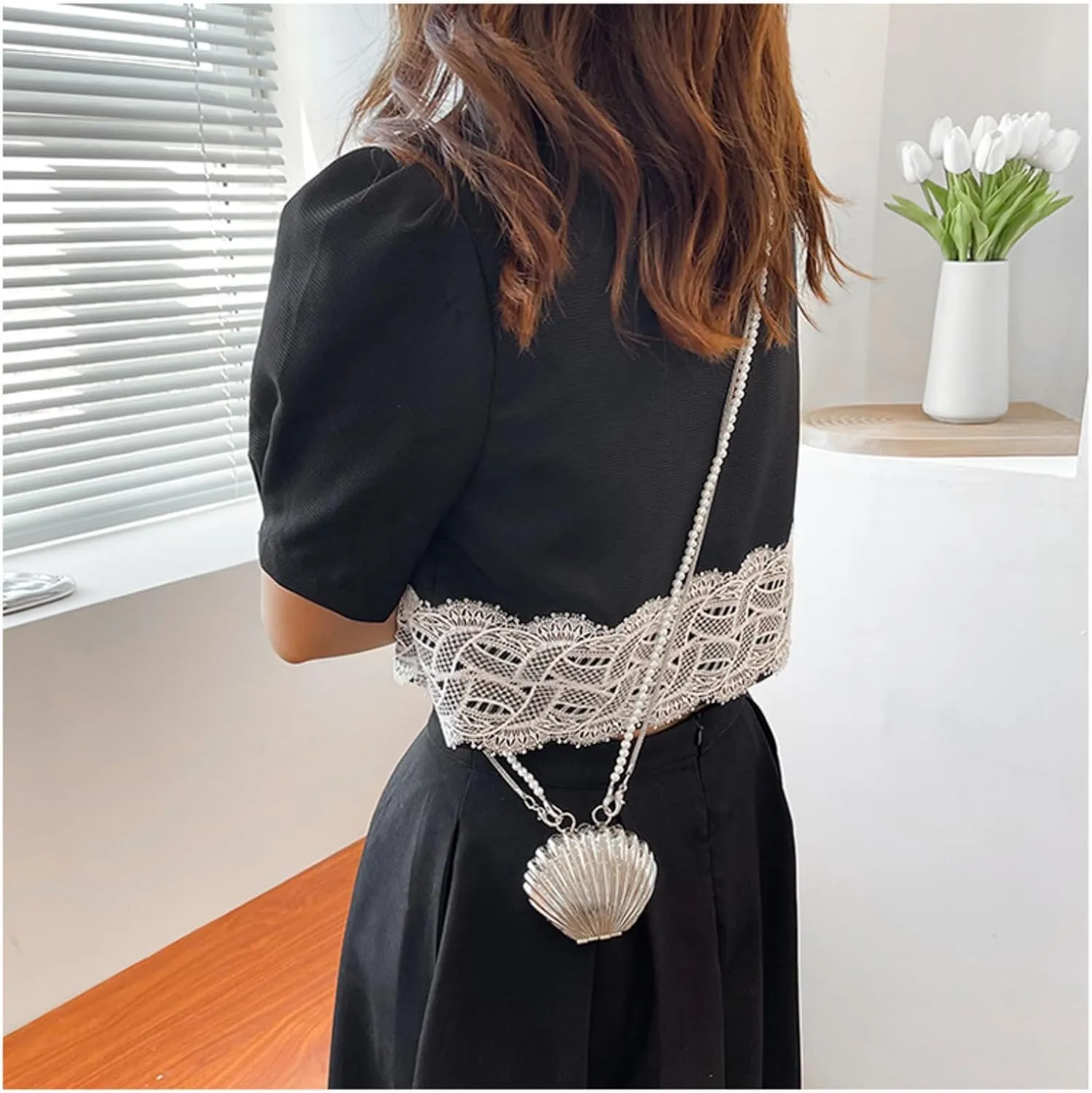 Shell Crossbody Bag for Women, Acrylic Pearl Shoulder Handbag Mini Fashion Evening Purse Small Clutch with Chain