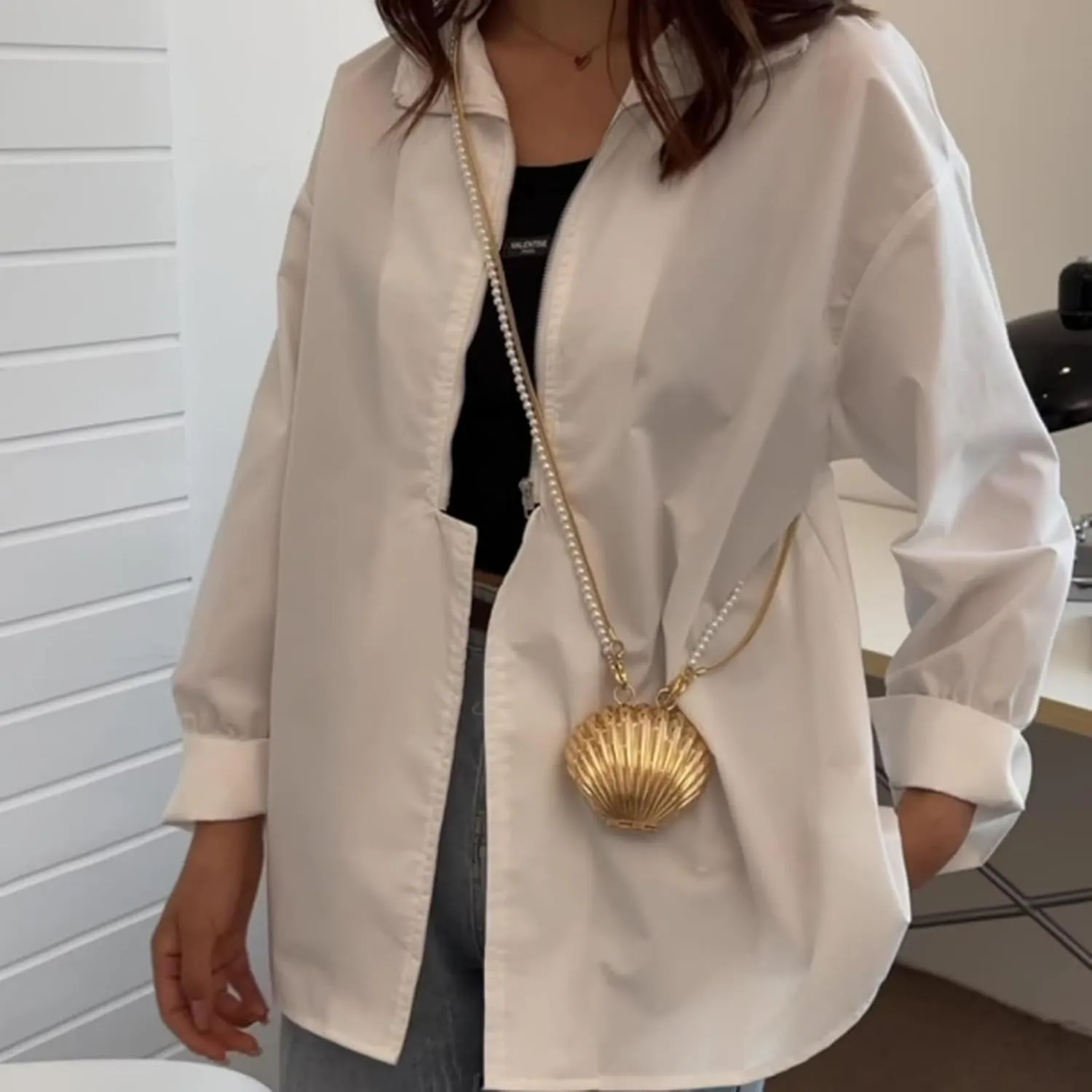 Shell Crossbody Bag for Women, Acrylic Pearl Shoulder Handbag Mini Fashion Evening Purse Small Clutch with Chain