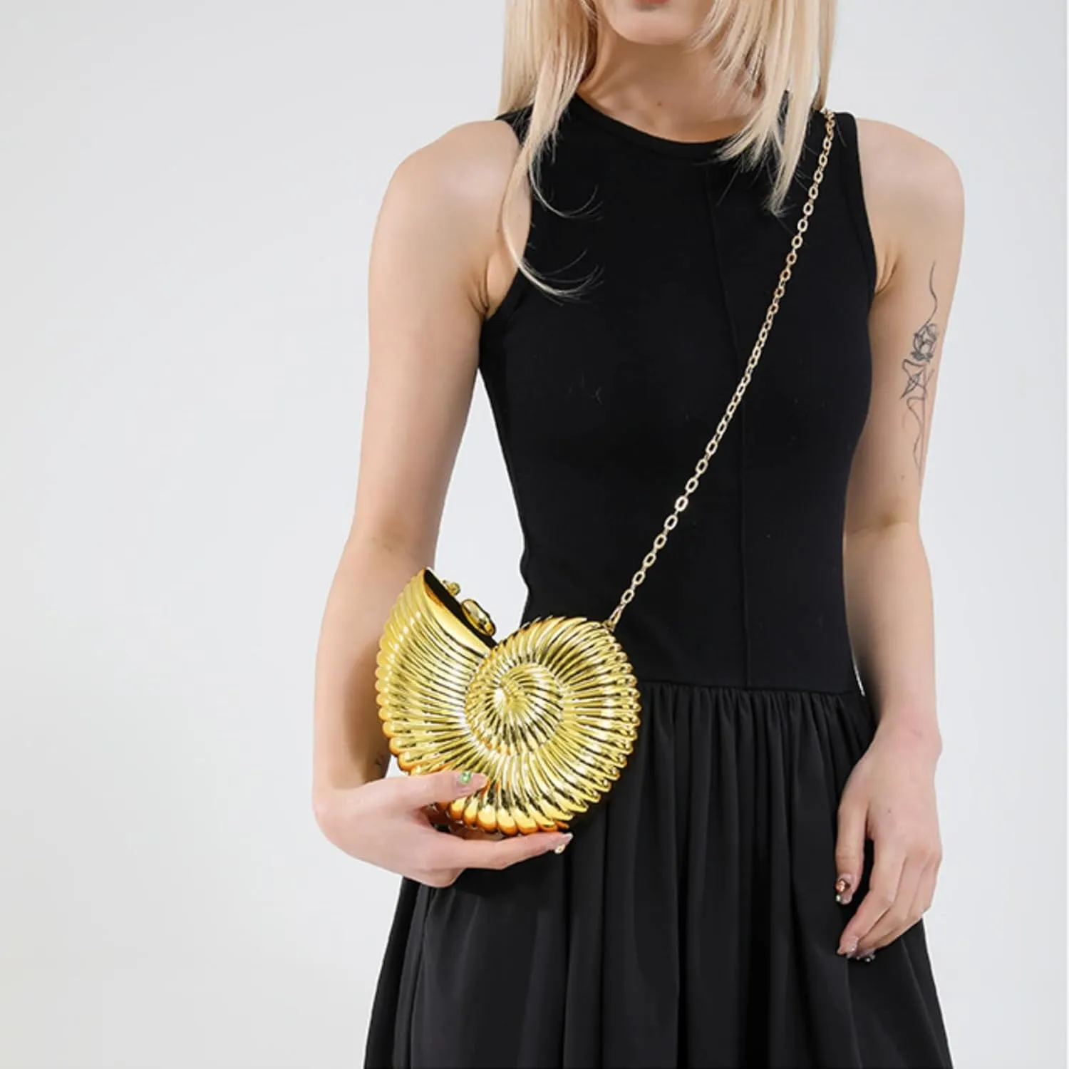Sparkly Acrylic Clutch for Women, Conch Shape Shoulder Handbag Shell Crossbody Bag Metallic Evening Purse with Chain
