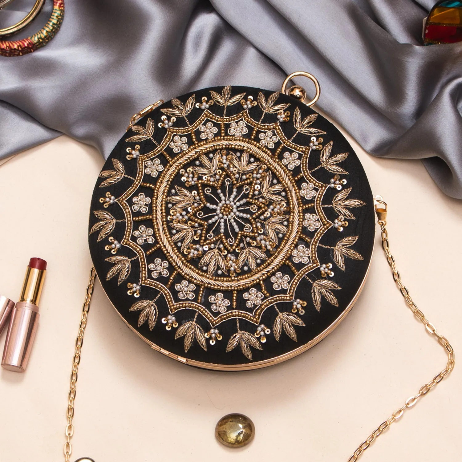 Swisni black round clutch