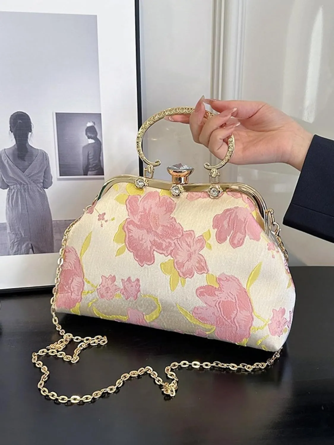 Vintage Flowers Lock Women Hand Bags Chain Chic Bag Women'sSuitable for women's shoulder-to-shoulder crossbody bags