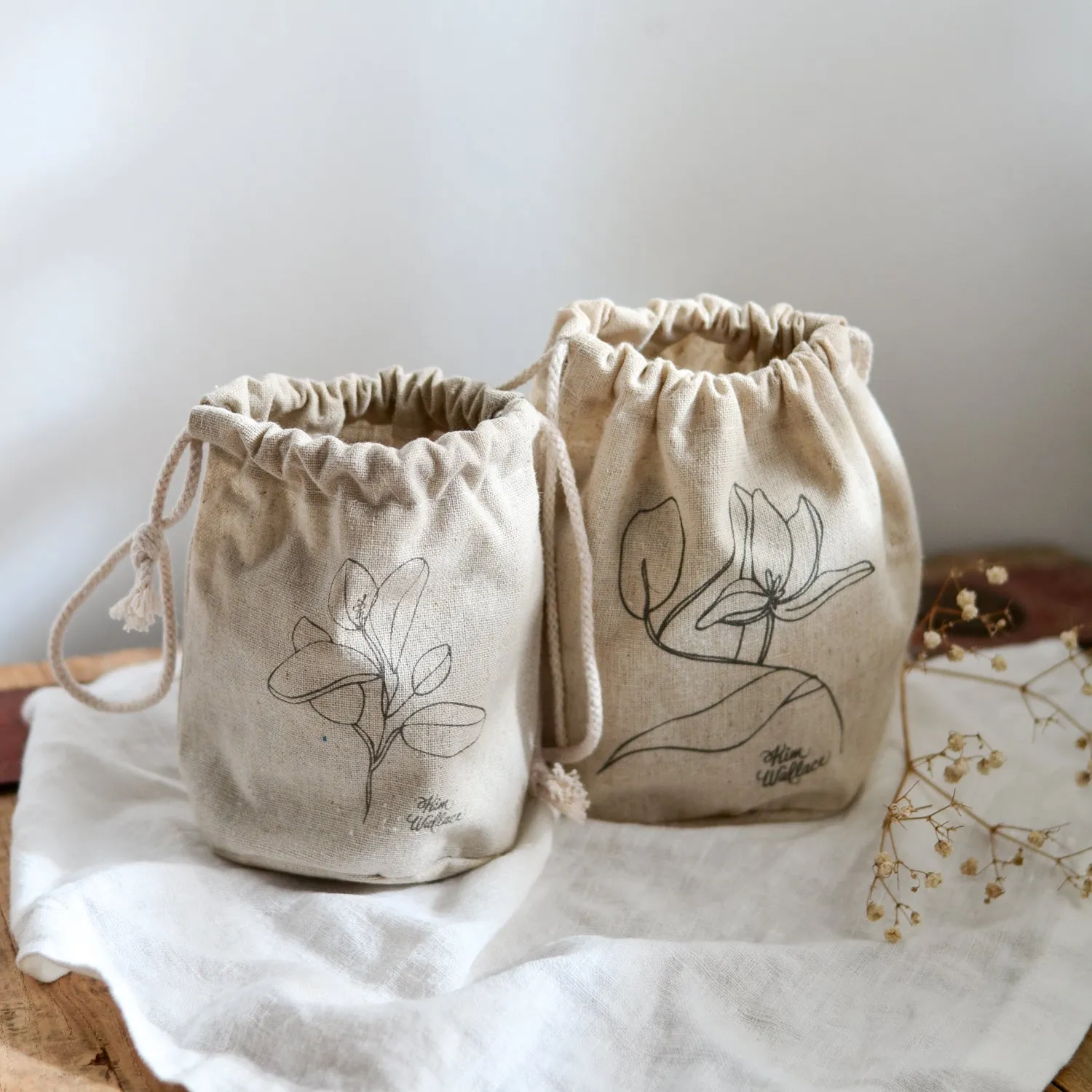 Waterproof linen pouch for takeaway cups