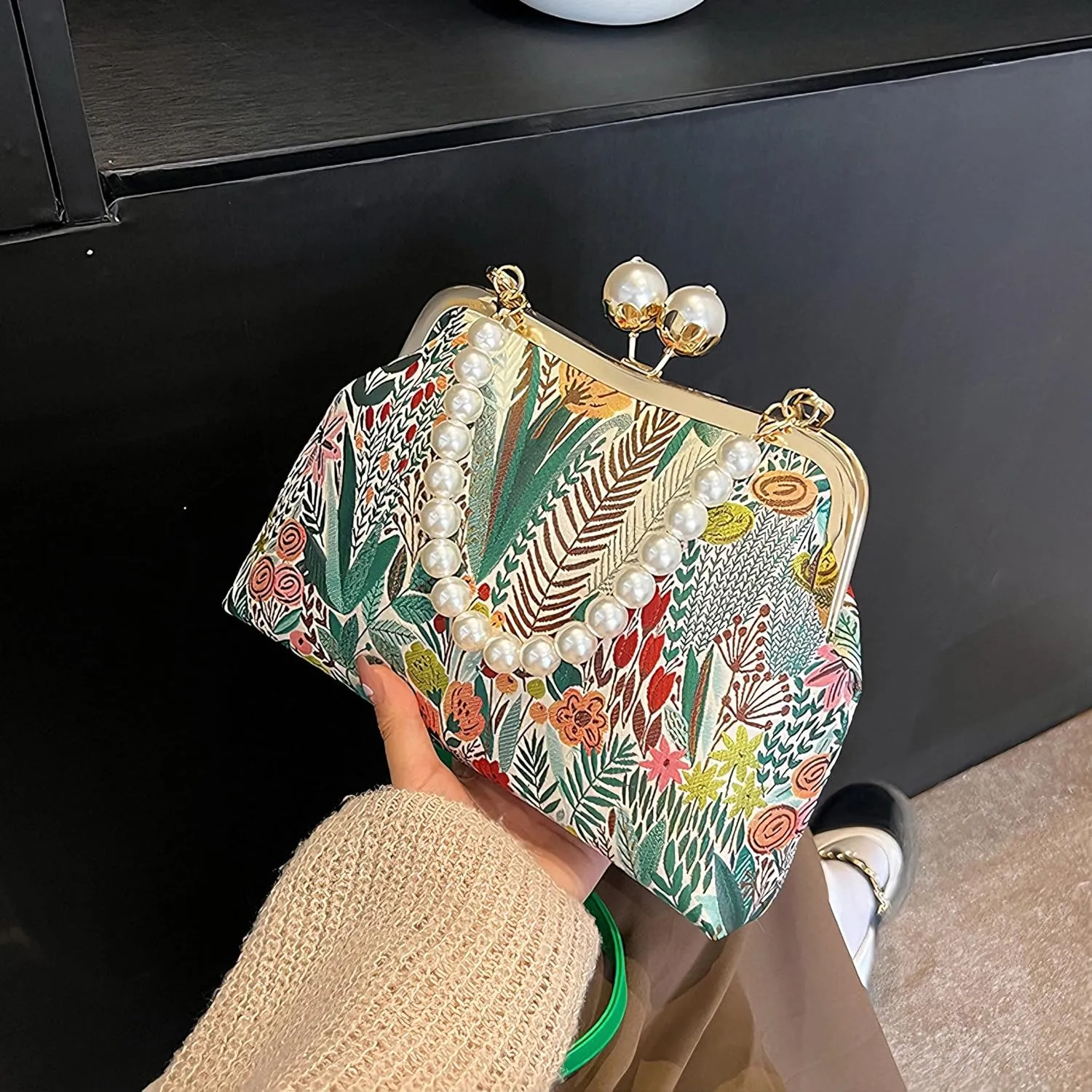 Women Vintage Floral Embroidered Top Handle Handbag Kiss Lock Elegant Clutch Purse Small Pearl Crossbody Bag