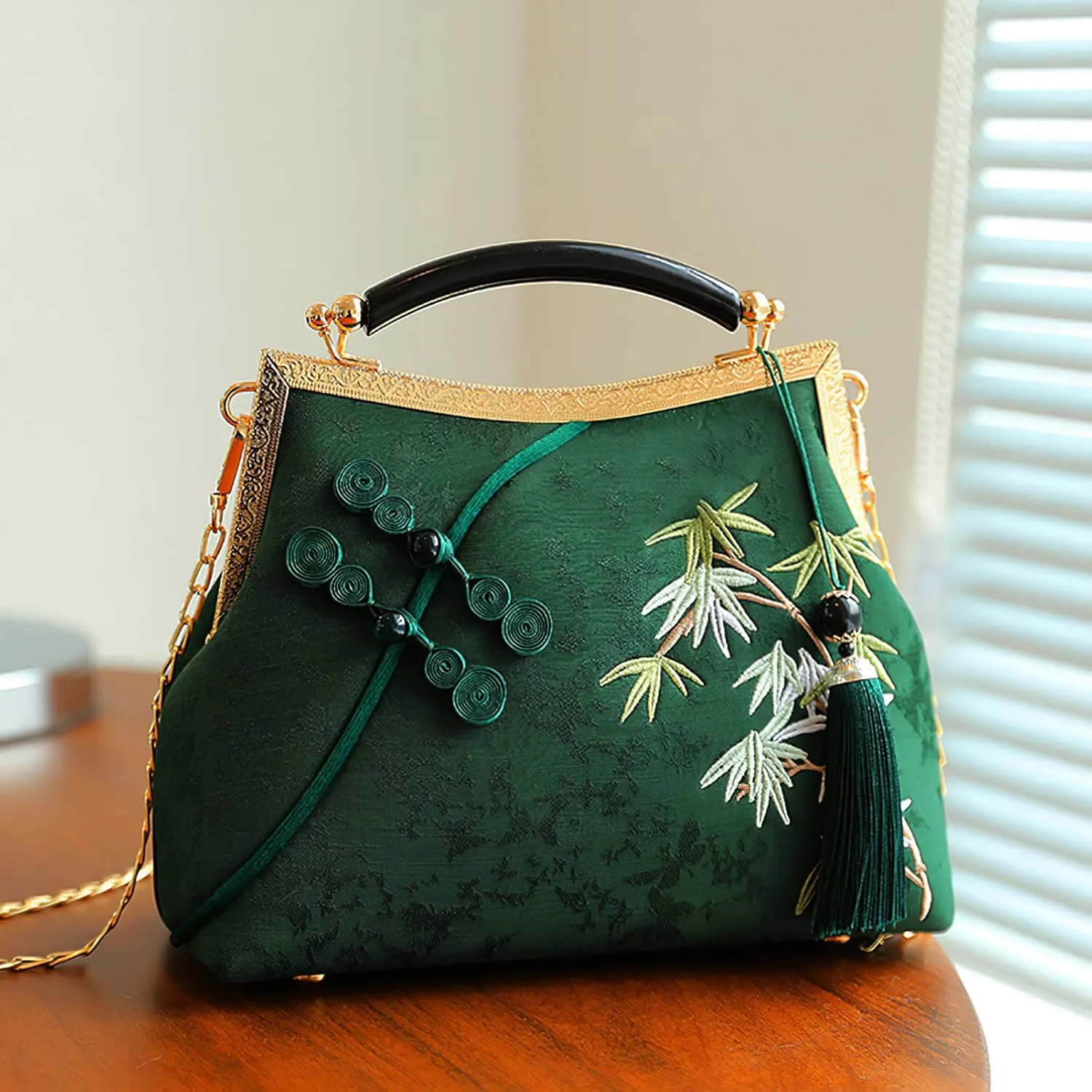 Women's Chinese Style Embroidered Purse Vintage Clutch Handbag with Tassel Pendant Hanfu Crossbody Bag